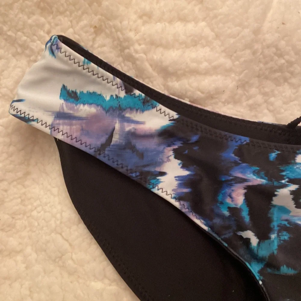 NWT Fabletics Olivia Réversible bikini bottom